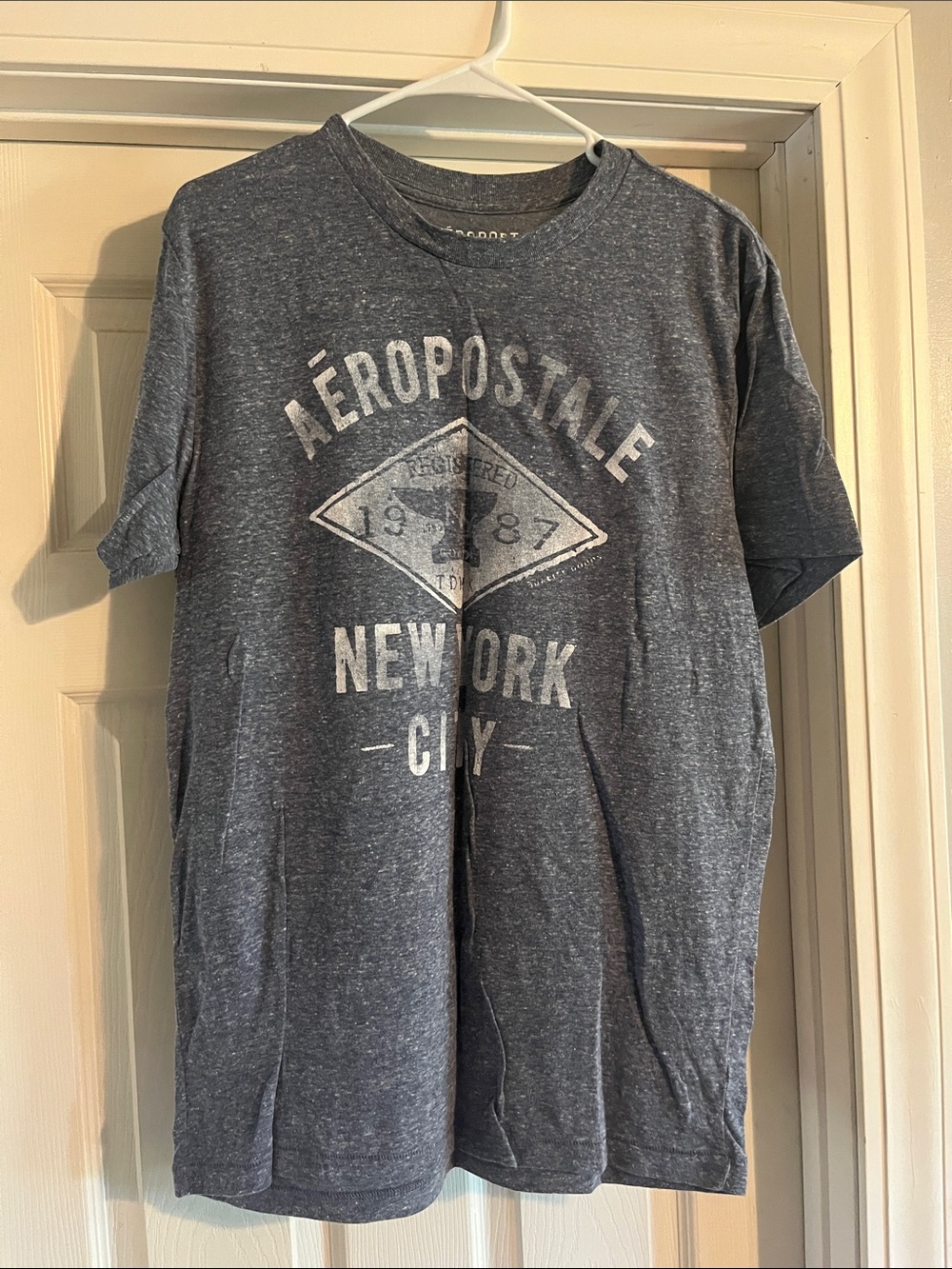2/$10 Aeropostale Men's Charcoal Gray New York City Graphic Tee